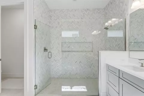 Bath - 7982 Redonda Loop, Bradenton, FL 34202 photo 2 of 6