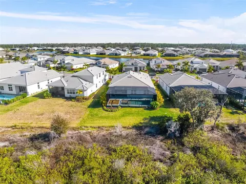 View/Area - 7982 Redonda Loop, Bradenton, FL 34202 photo 3 of 11