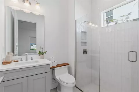 Bath - 7982 Redonda Loop, Bradenton, FL 34202 photo 4 of 6