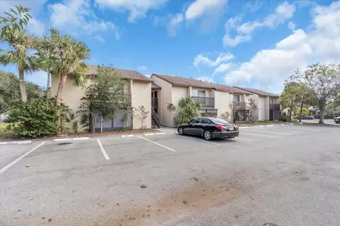 2701 Hidden Lake Dr N #E, Sarasota, FL 34237