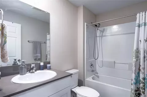 Bath - 7635 Twin Leaf Ter, Parrish, FL 34219 photo 2 of 2