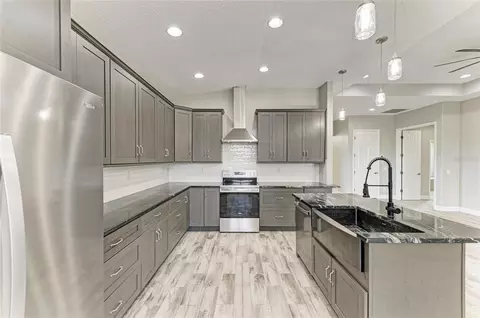 Kitchen - 13710 Golf Course Rd, Parrish, FL 34219 photo 5 of 10