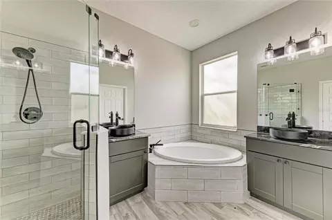 Bath - 13710 Golf Course Rd, Parrish, FL 34219 photo 1 of 4