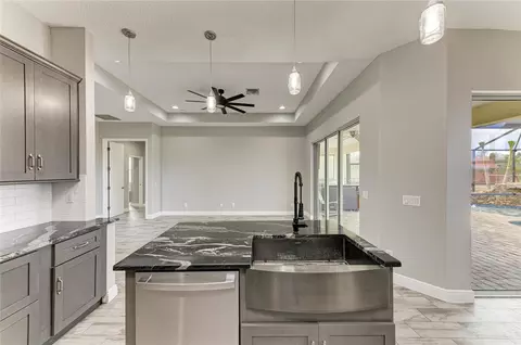 Kitchen - 13710 Golf Course Rd, Parrish, FL 34219 photo 7 of 10