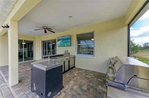 Kitchen - 13710 Golf Course Rd, Parrish, FL 34219 photo 10 of 10