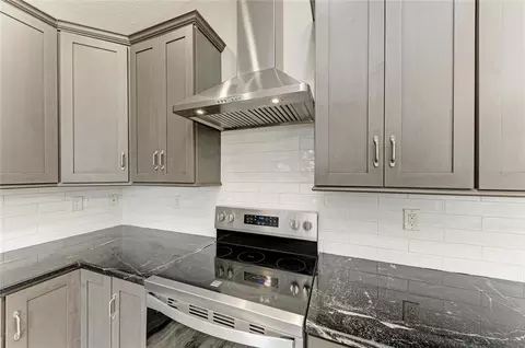 Kitchen - 13710 Golf Course Rd, Parrish, FL 34219 photo 6 of 10