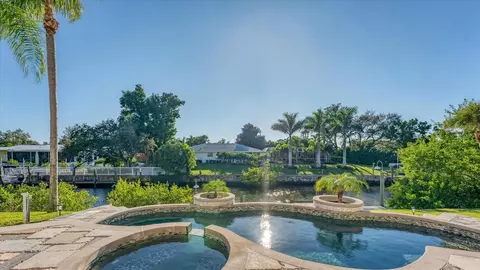 7300 Cove Ter, Sarasota, FL 34231