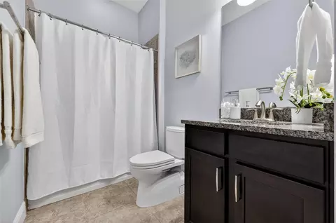 Bath - 306 172nd St E, Bradenton, FL 34212 photo 4 of 5