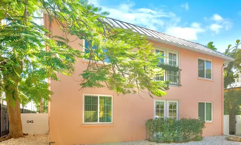 1516 Oak St, Sarasota, FL 34236