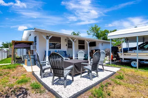 997 28th Avenue Dr E, Bradenton, FL 34208