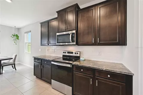 Kitchen - 10516 Chippewa Dr, Parrish, FL 34219 photo 5 of 8