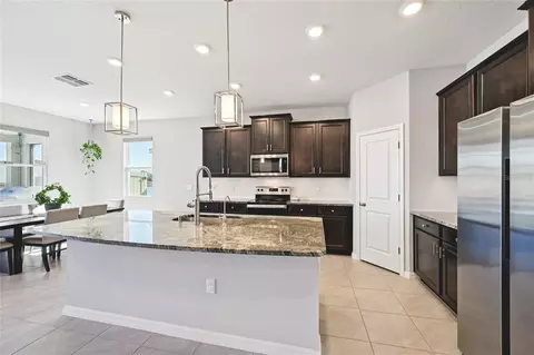 Kitchen - 10516 Chippewa Dr, Parrish, FL 34219 photo 2 of 8