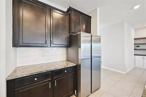 Kitchen - 10516 Chippewa Dr, Parrish, FL 34219 photo 7 of 8