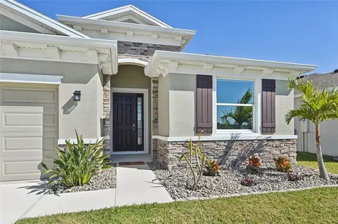 Exterior - 10516 Chippewa Dr, Parrish, FL 34219 photo 8 of 17