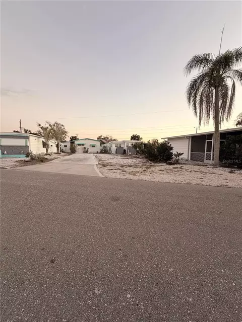 2208 Pennsylvania Ave, Bradenton, FL 34207