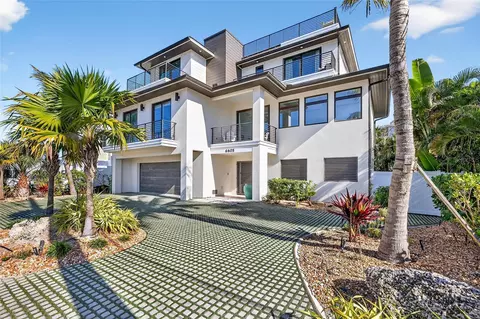 6605 Gulf Dr, Holmes Beach, FL 34217
