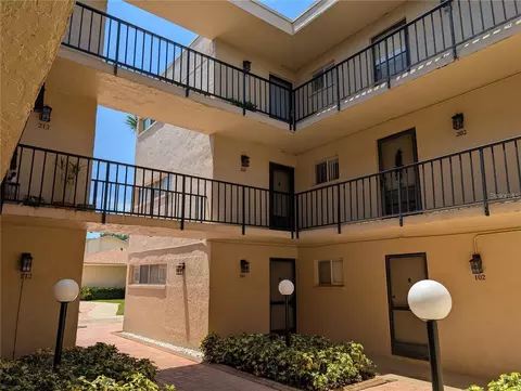 2763 Woodgate Ln #201, Sarasota, FL 34231