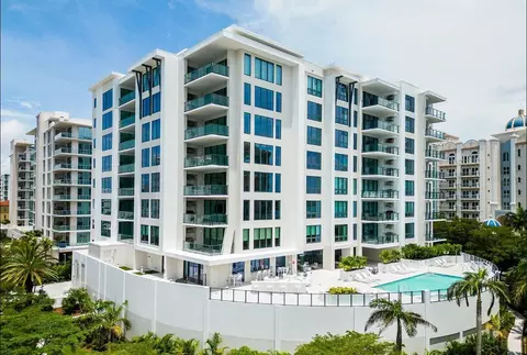 325 Golden Gate Pt #1002, Sarasota, FL 34236