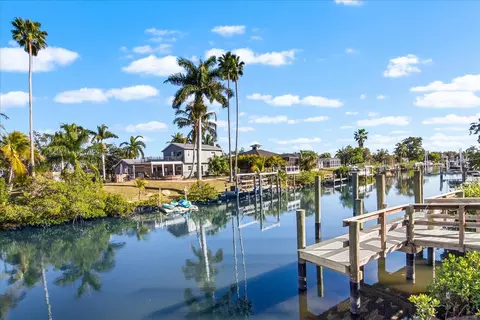5507 America Dr, Sarasota, FL 34231