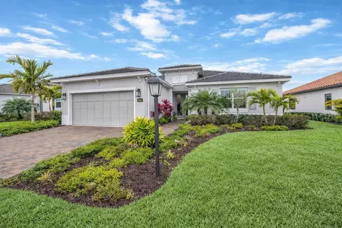 8012 Clearwater Ct, Sarasota, FL 34241