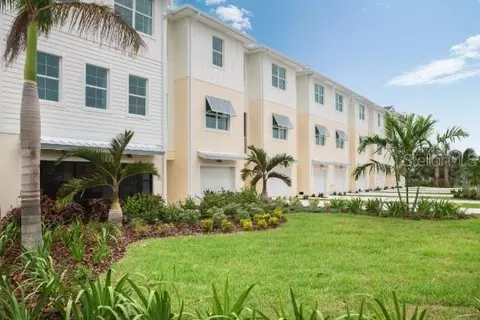 9910 Key Haven Rd, Seminole, FL 33777