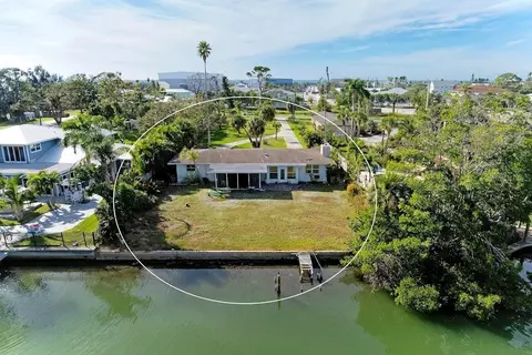 107 Louella Ln, Nokomis, FL 34275