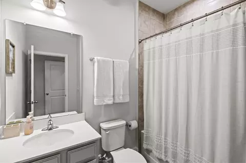 Bath - 6413 114th Ave E, Parrish, FL 34219 photo 2 of 3