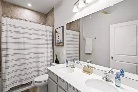 Bath - 6413 114th Ave E, Parrish, FL 34219 photo 3 of 3