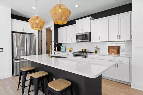 Kitchen - 10116 Cross River Trl, Parrish, FL 34219 photo 4 of 7
