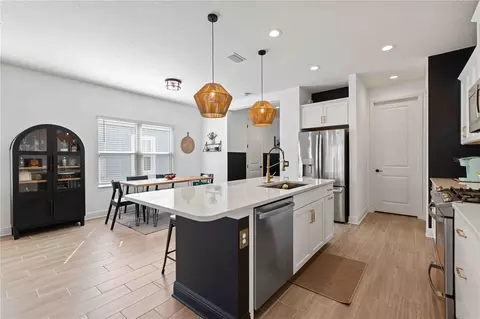 Kitchen - 10116 Cross River Trl, Parrish, FL 34219 photo 5 of 7