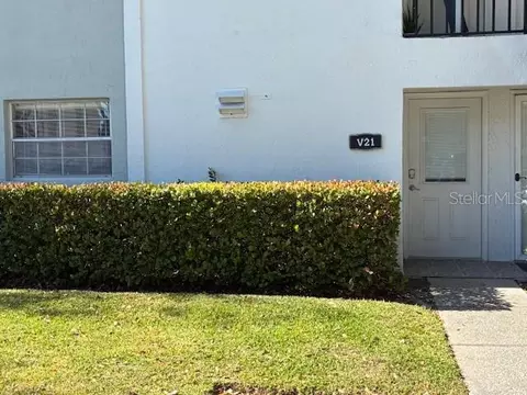 3806 N Oak Dr #V21, Tampa, FL 33611