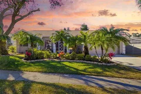 8072 Glenbrooke Ln, Sarasota, FL 34243