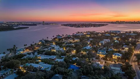 129 Pierson Ln, Sarasota, FL 34242