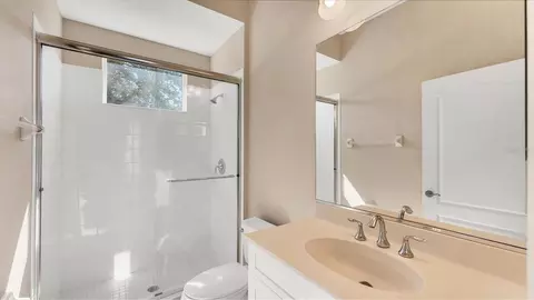 Bath - 6207 46th Ct E, Bradenton, FL 34203 photo 5 of 6