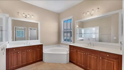 Bath - 6207 46th Ct E, Bradenton, FL 34203 photo 2 of 6