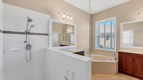 Bath - 6207 46th Ct E, Bradenton, FL 34203 photo 4 of 6