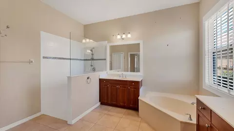 Bath - 6207 46th Ct E, Bradenton, FL 34203 photo 1 of 6