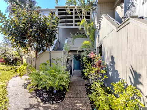 200 Woodland Dr, Osprey, FL 34229