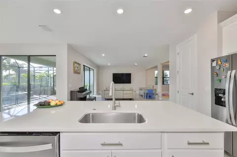 Kitchen - 16320 Hidden Oak Loop, Bradenton, FL 34211 photo 7 of 7