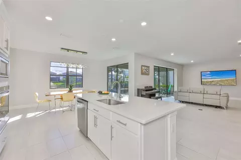 Kitchen - 16320 Hidden Oak Loop, Bradenton, FL 34211 photo 6 of 7