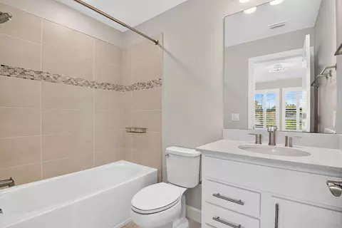 Bath - 16320 Hidden Oak Loop, Bradenton, FL 34211 photo 4 of 4