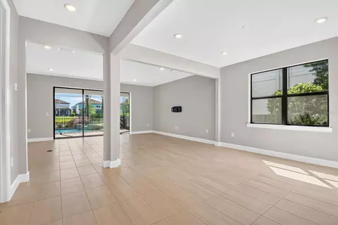 Living - 16320 Hidden Oak Loop, Bradenton, FL 34211 photo 2 of 7