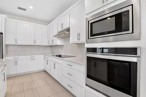 Kitchen - 16320 Hidden Oak Loop, Bradenton, FL 34211 photo 2 of 4