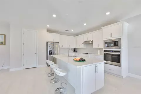 Kitchen - 16320 Hidden Oak Loop, Bradenton, FL 34211 photo 4 of 7
