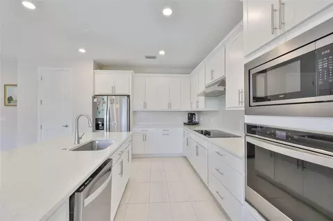 Kitchen - 16320 Hidden Oak Loop, Bradenton, FL 34211 photo 5 of 7