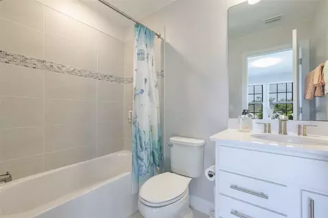 Bath - 16320 Hidden Oak Loop, Bradenton, FL 34211 photo 4 of 6