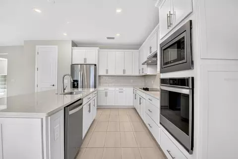 Kitchen - 16320 Hidden Oak Loop, Bradenton, FL 34211 photo 1 of 4