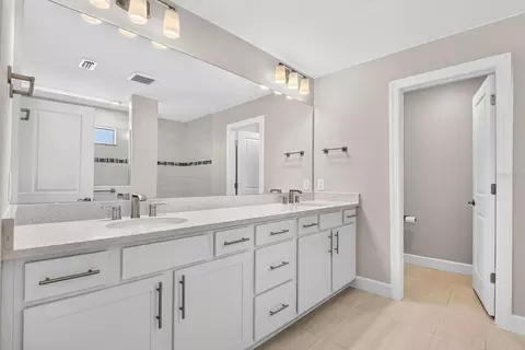 Bath - 16320 Hidden Oak Loop, Bradenton, FL 34211 photo 3 of 4