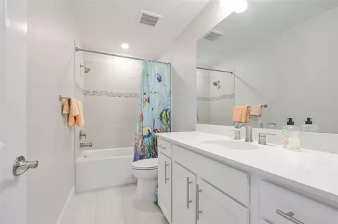 Bath - 16320 Hidden Oak Loop, Bradenton, FL 34211 photo 3 of 6