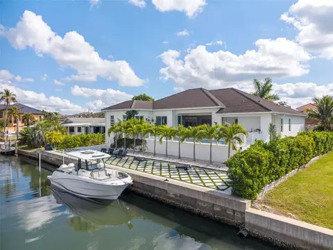 1643 Stanford Ln, Sarasota, FL 34231